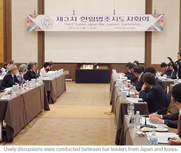 Lively discussions were conducted between bar leaders from Japan and Korea. 