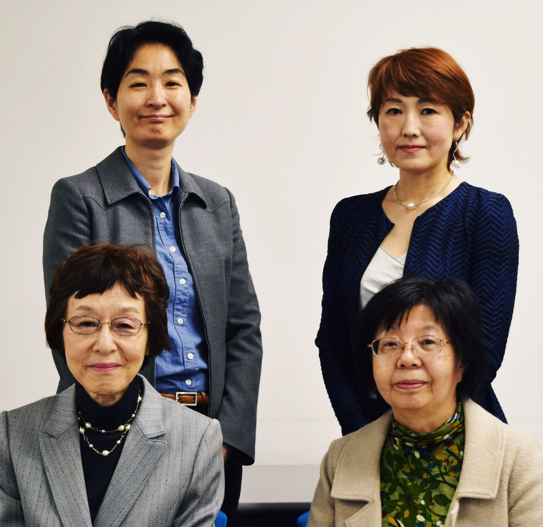 前列左から佐貫会長、犬伏副会長、後列左から川尻幹事、金野幹事