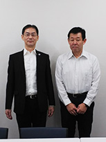 センター長の田中氏（左）と利用相談員の山口氏